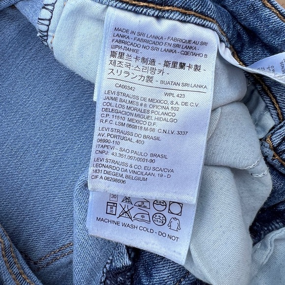 SOLD- Levi’s 711 Distressed Skinny Women’s Jeans Medium Wash Size 29 x 29 - Picture 6 of 9